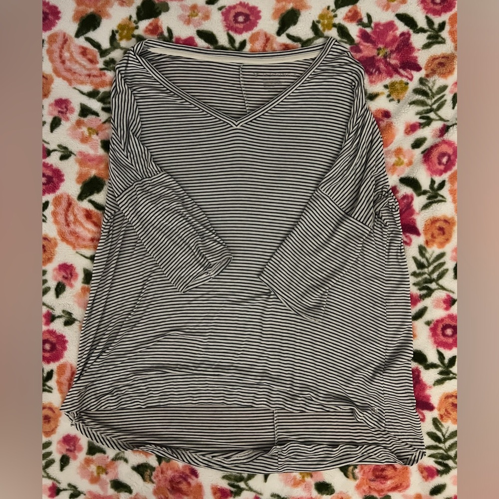 American Eagle quarter sleeve shirt